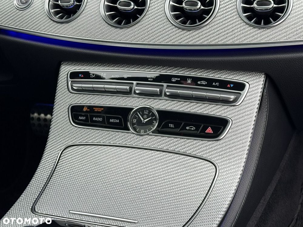 Mercedes-Benz Klasa E 200 4-Matic AMG - 40