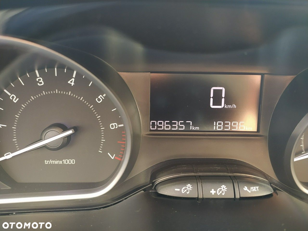 Peugeot 2008 1.2 Pure Tech Style S&S - 27