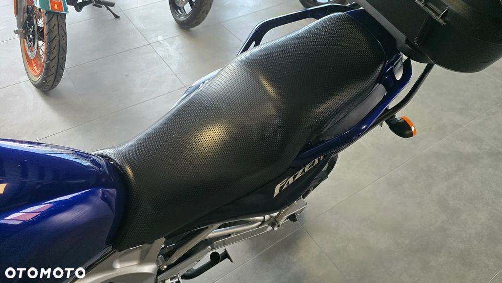 Yamaha FZ6 - 16