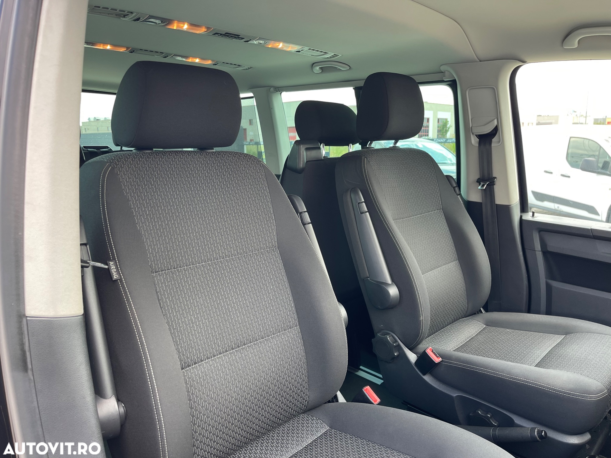 Volkswagen Multivan - 13