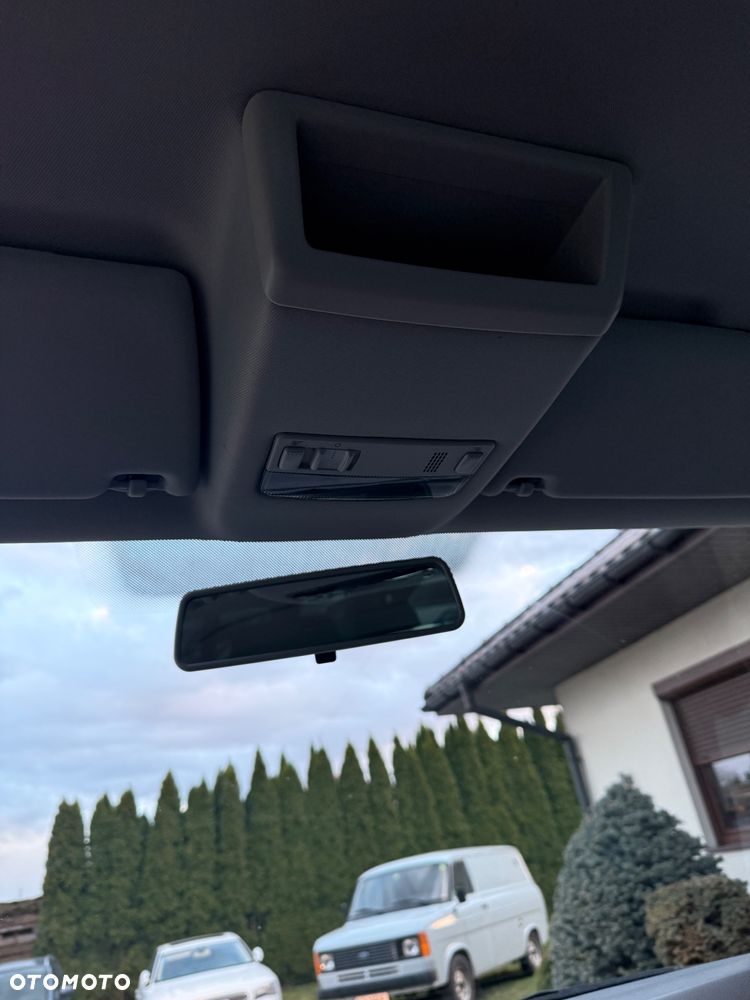 Volkswagen Multivan - 20