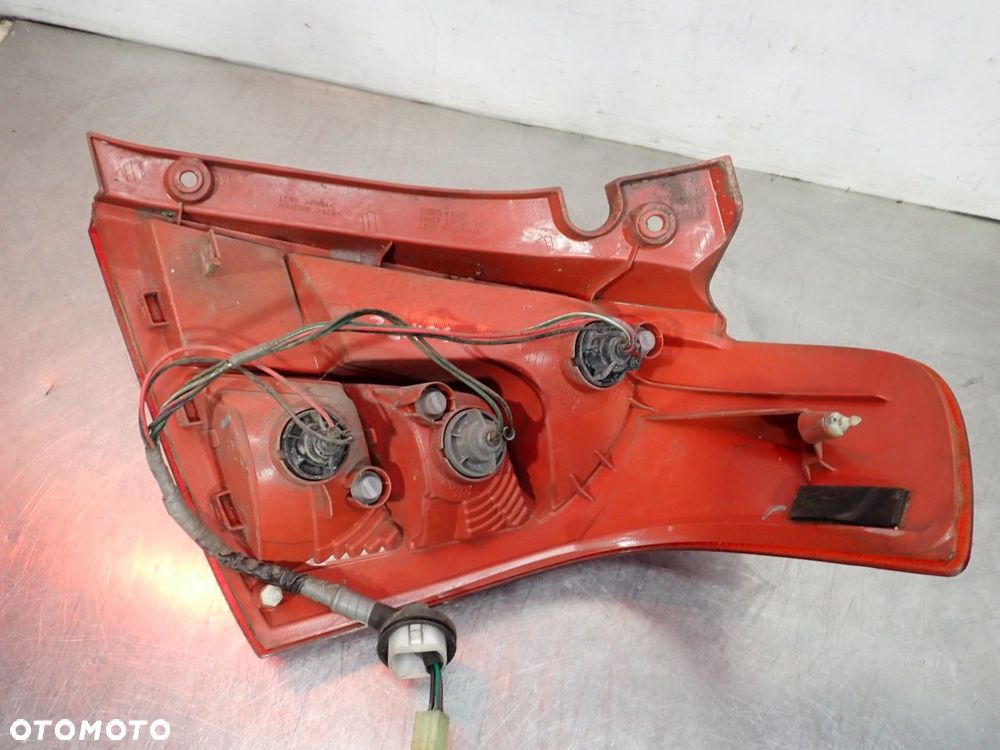 LAMPA LEWA TYLNA SUZUKI SWIFT IV - 7