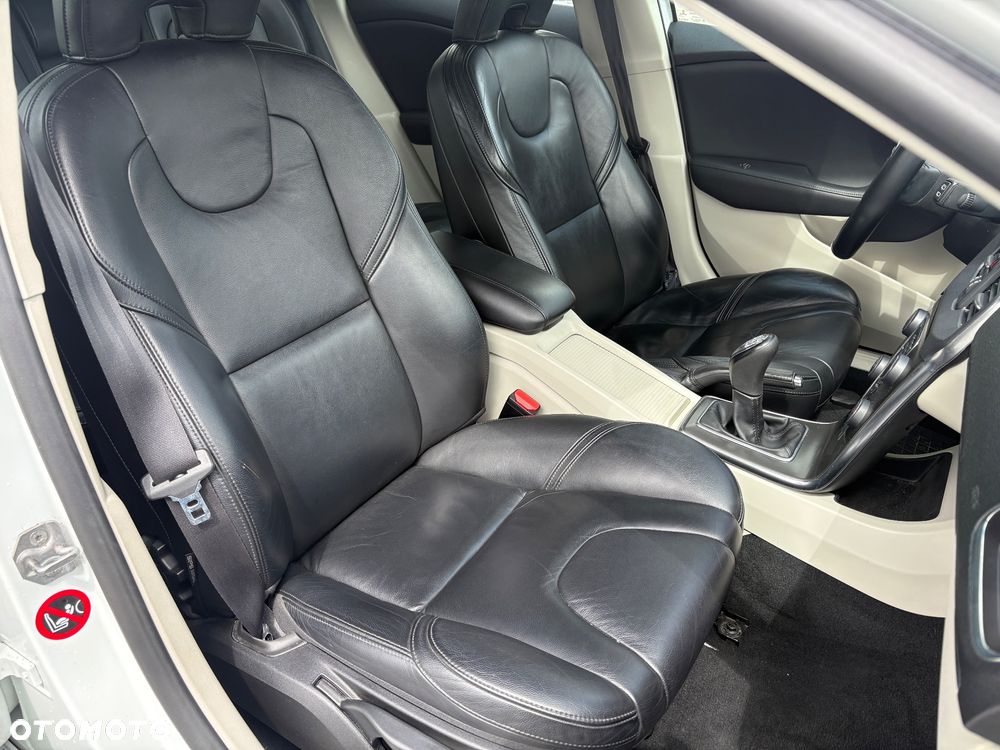 Volvo V40 D2 Summum - 27