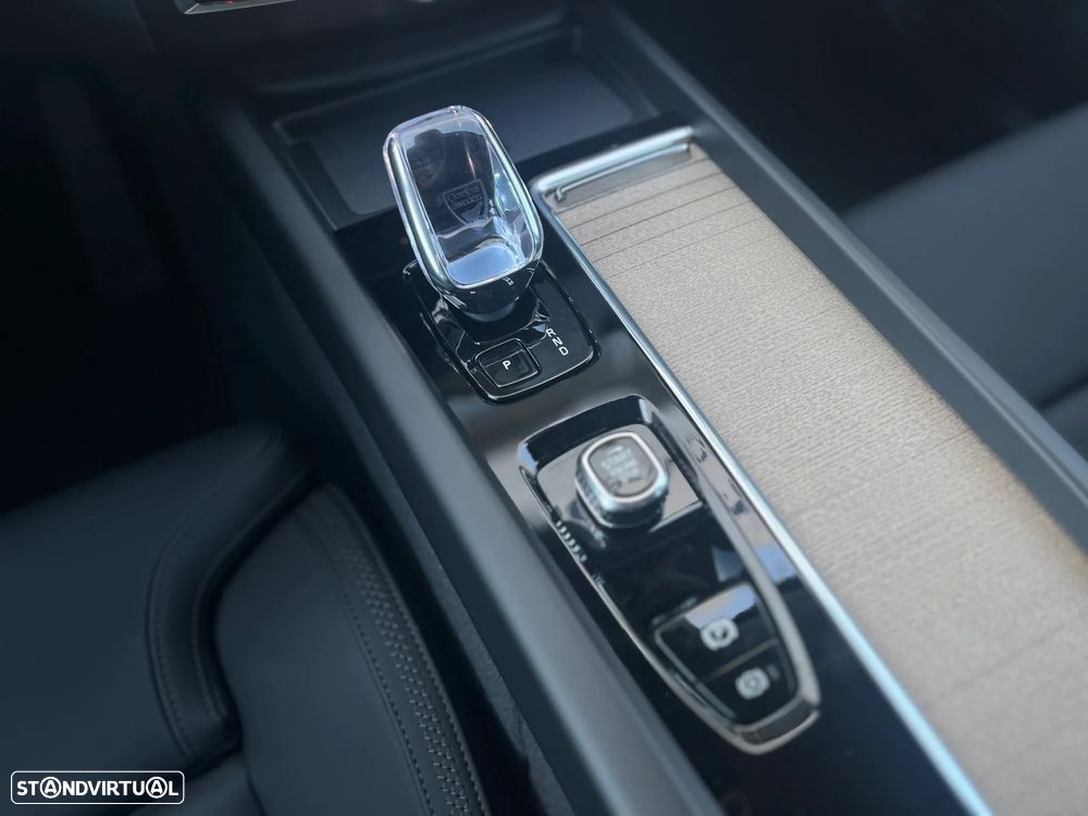 Volvo XC 60 2.0 T6 PHEV Plus Dark AWD - 21