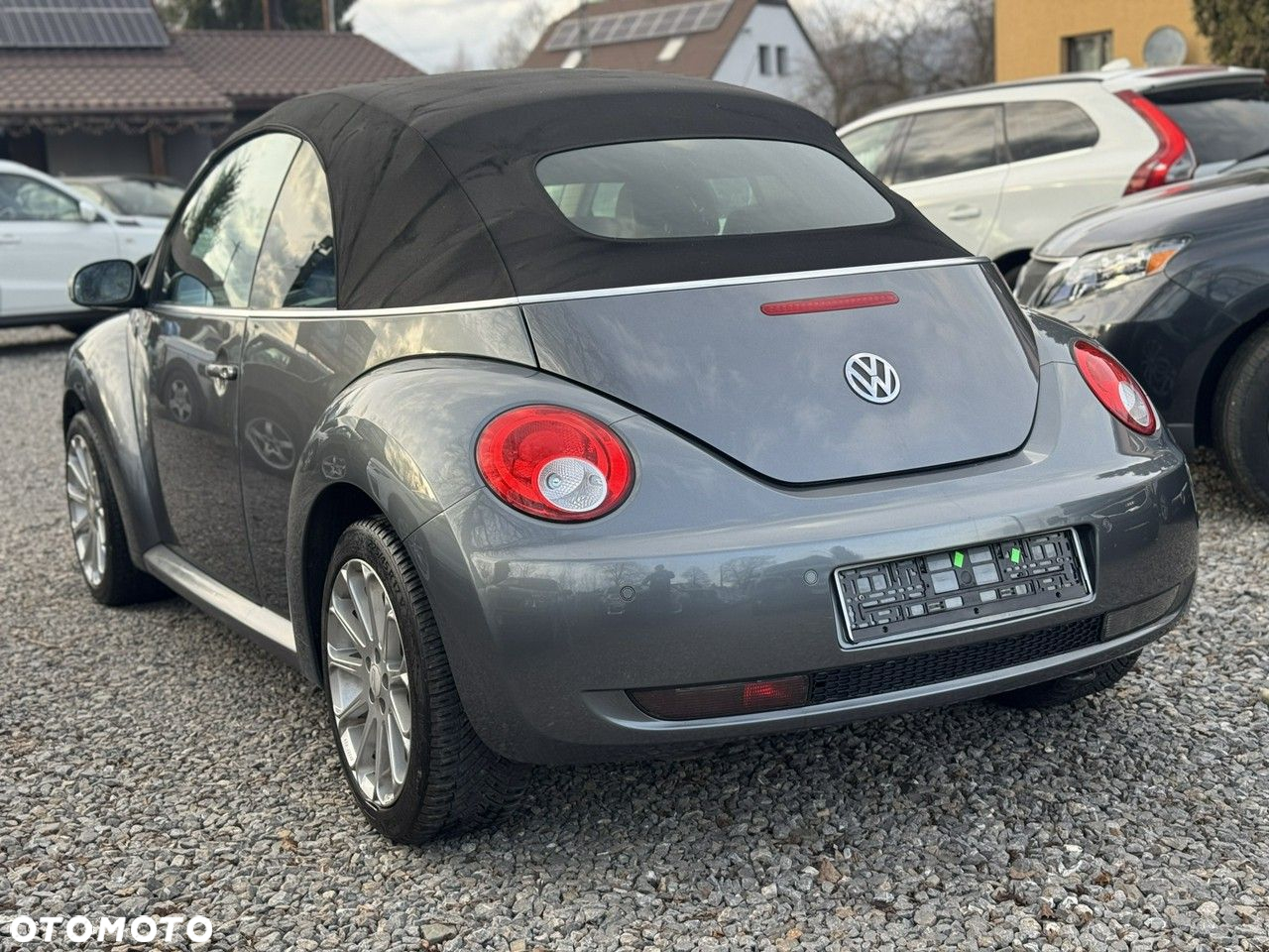 Volkswagen New Beetle - 12