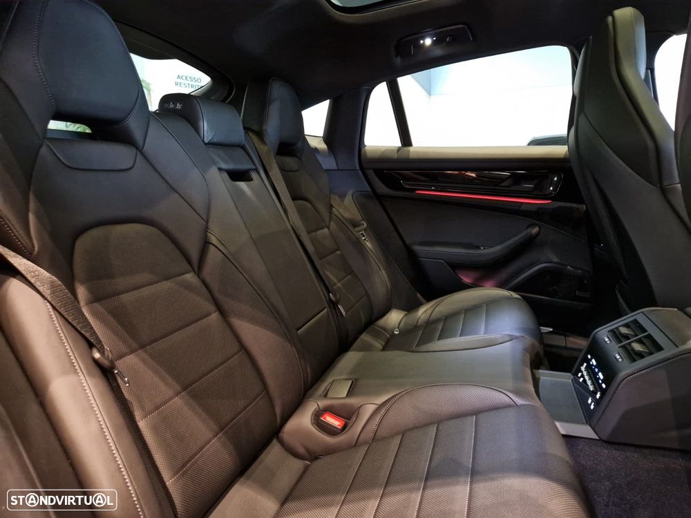 Porsche Panamera 4 - 25