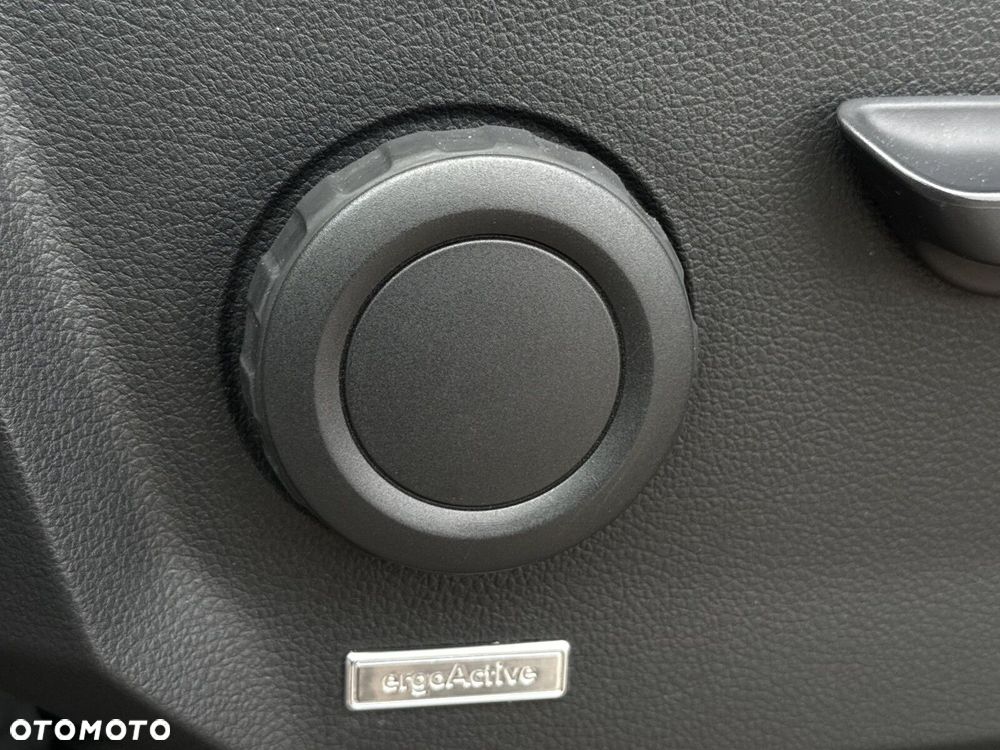 Volkswagen Crafter Furgon 4490 - 13