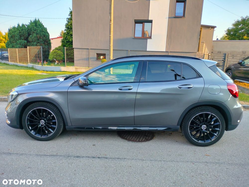 Mercedes-Benz GLA - 4