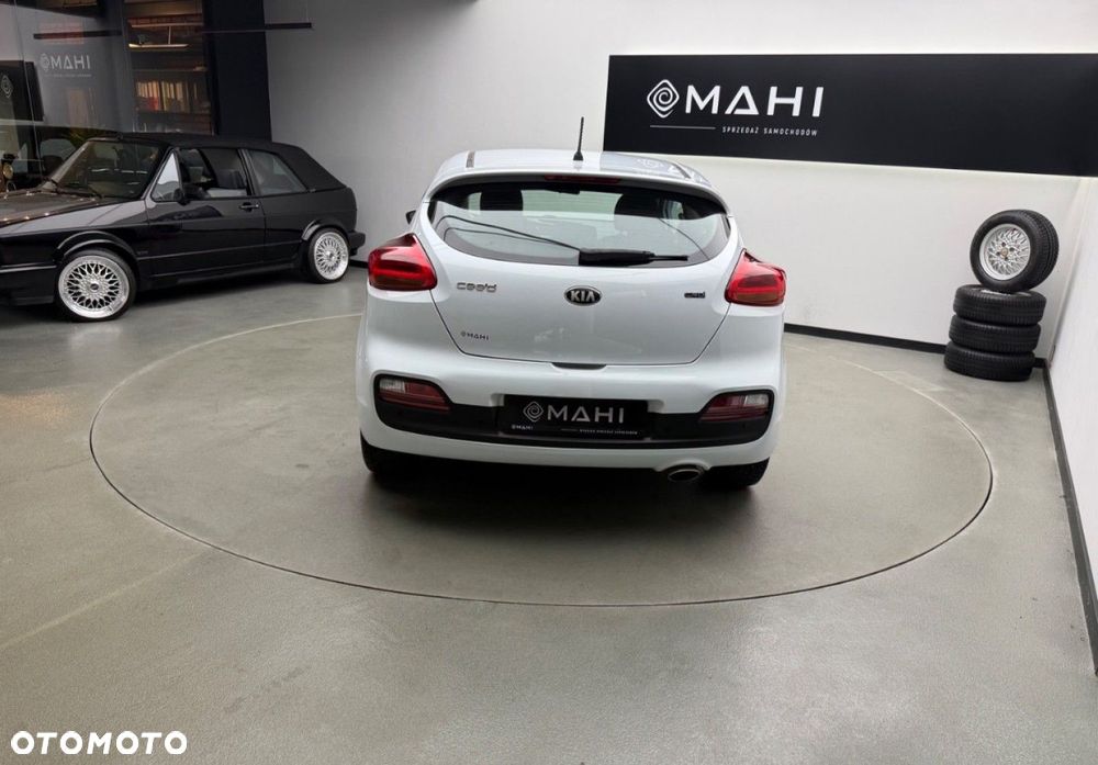 Kia Ceed - 10