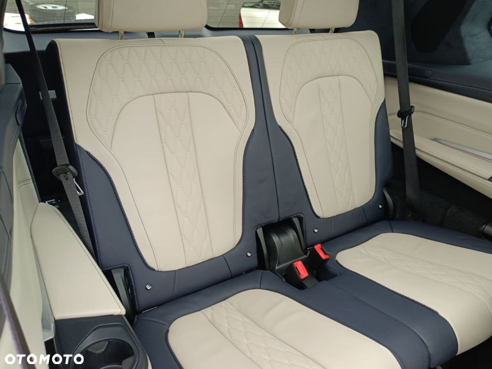 BMW X7 - 25