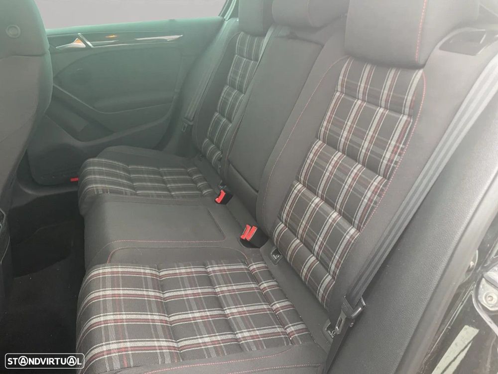 VW Golf 2.0 GTI - 13