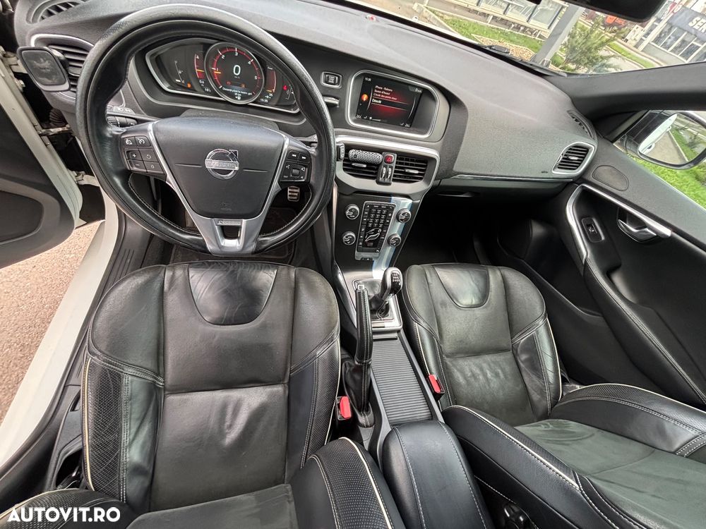 Volvo V40 D4 VEA R-Design - 9