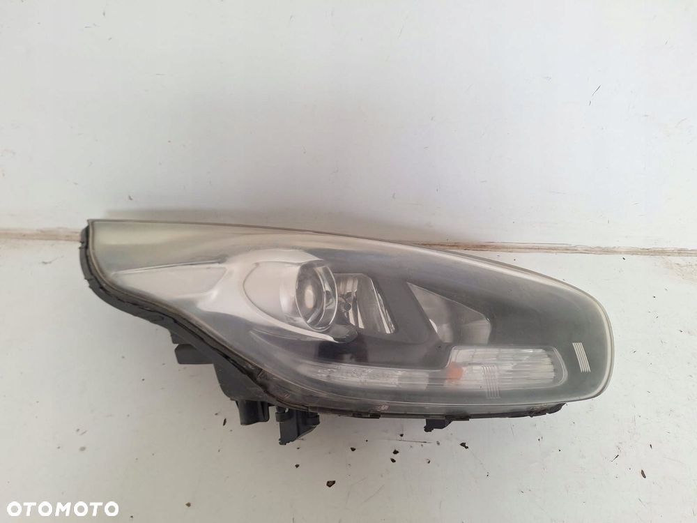 lampa reflektor prawy przod soczewka led kia carens iv 2013- europa - 1