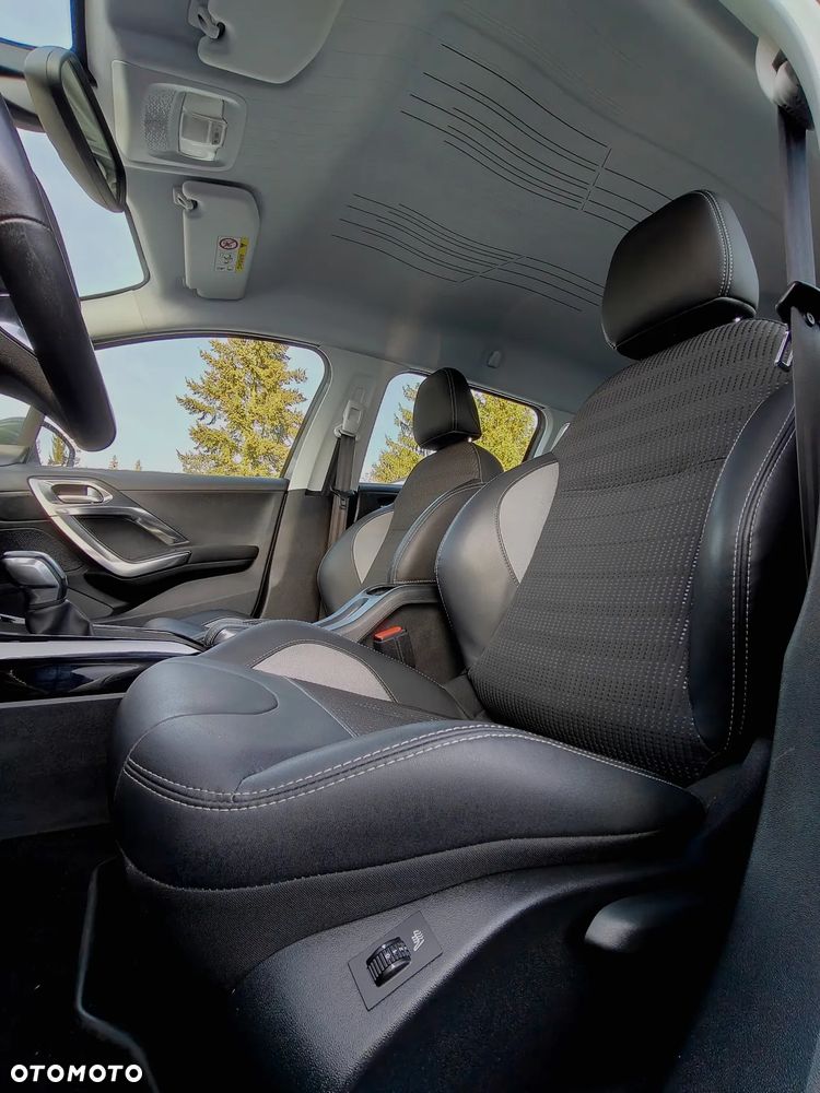 Peugeot 2008 1.2 Pure Tech Style S&S - 17