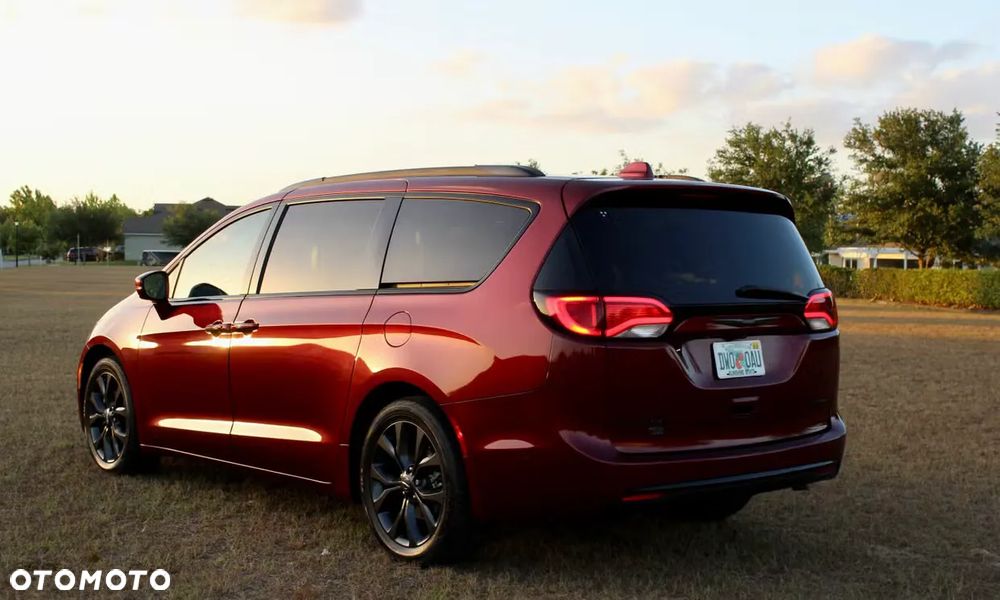 Chrysler Pacifica - 15