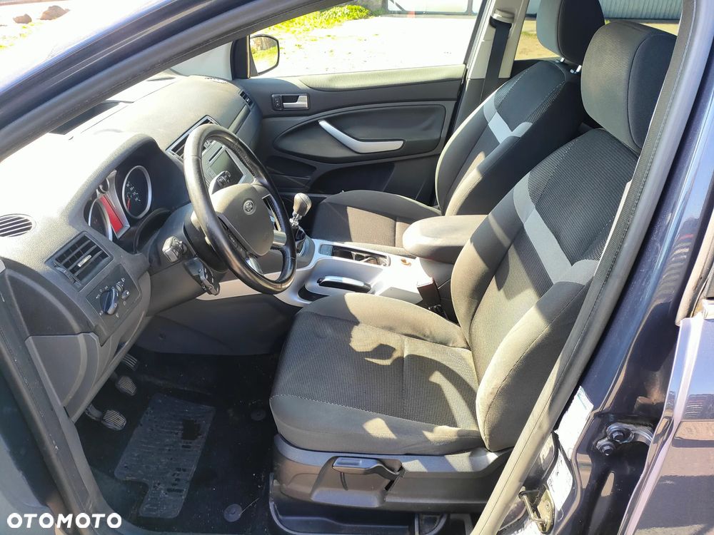 Ford Kuga 2.0 TDCi 2x4 Titanium - 9