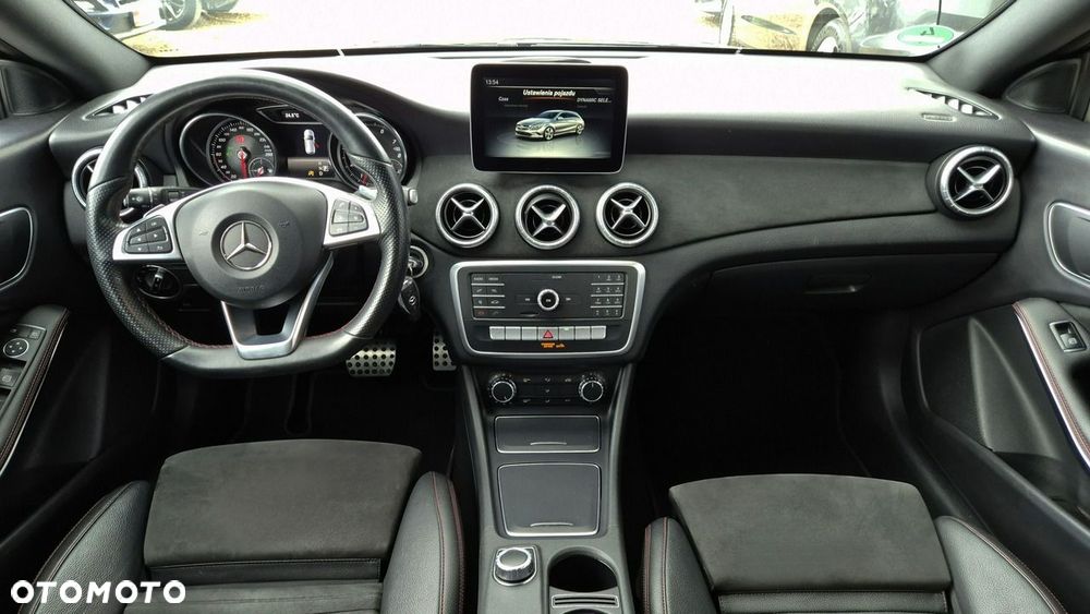 Mercedes-Benz CLA 200 7G-DCT AMG Line - 24