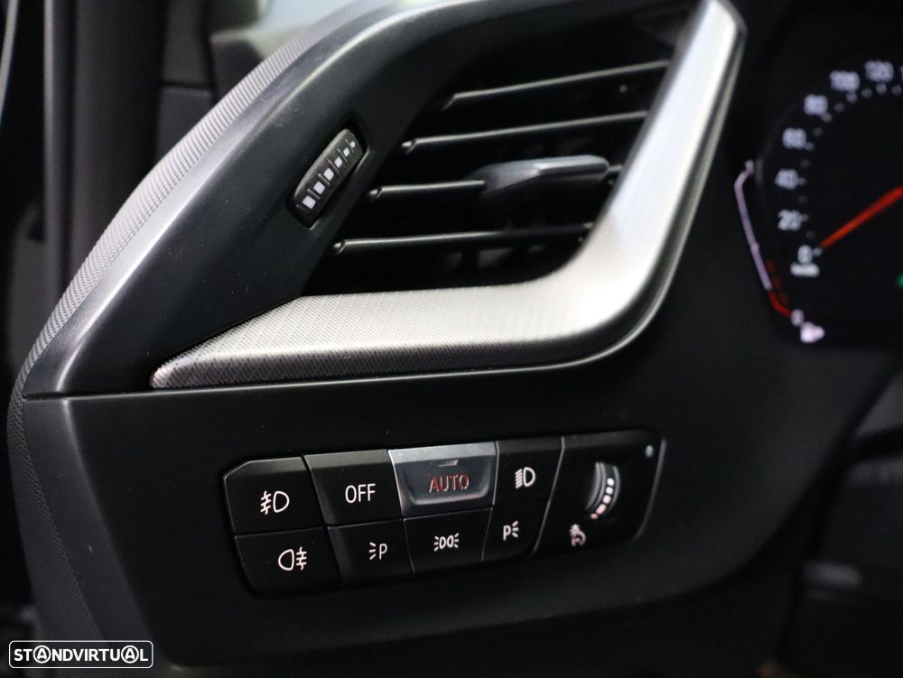 BMW 118 i Pack Desportivo M Auto - 10