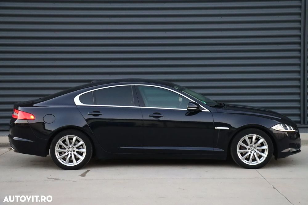 Jaguar XF 2.2D Portfolio - 17