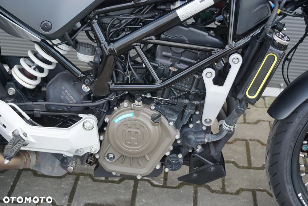 Husqvarna Svartpilen - 12