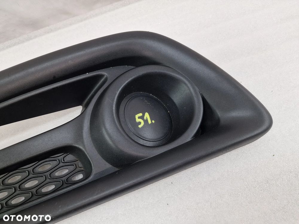 RENAULT CAPTUR I 12- PRAWA KRATKA BOCZNA ZDERZAKA PRZEDNIEGO PRZÓD , OPCJA BEZ CHROMU I HALOGENU , NR 620846576R / 620742386R , NR AUKCJI D/51 - 4