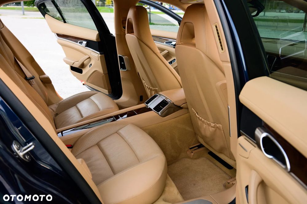 Porsche Panamera - 26