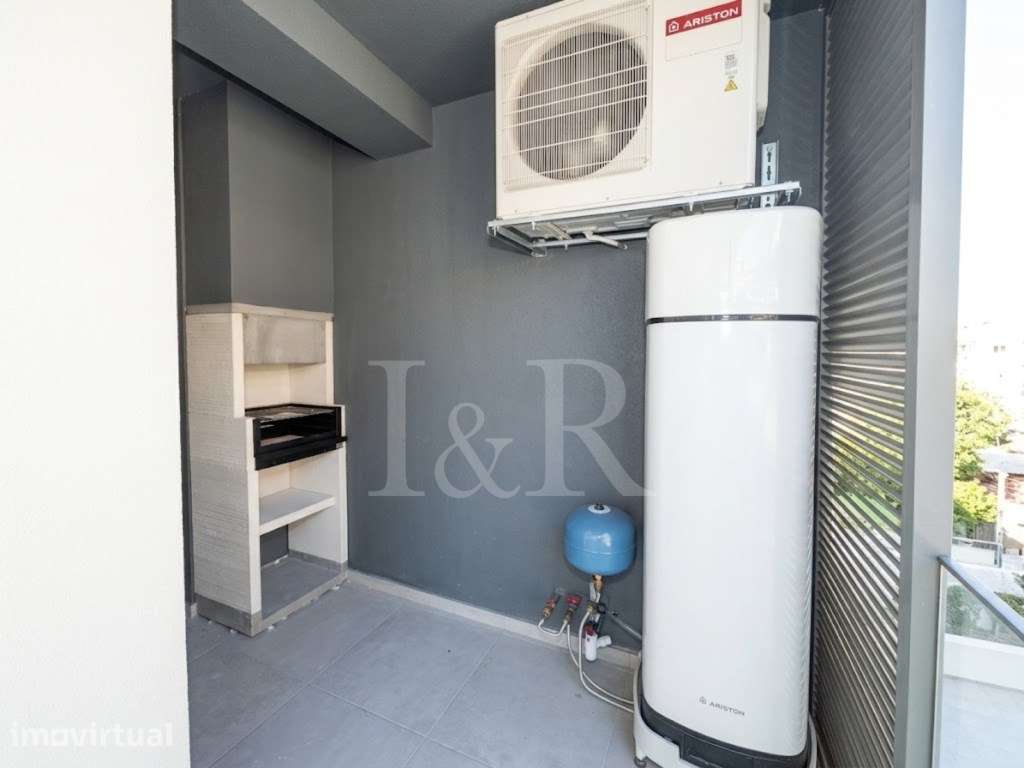 Apartamento T2 com varanda e estacionamento em Cacilhas, Almada - Grande imagem: 4/22
