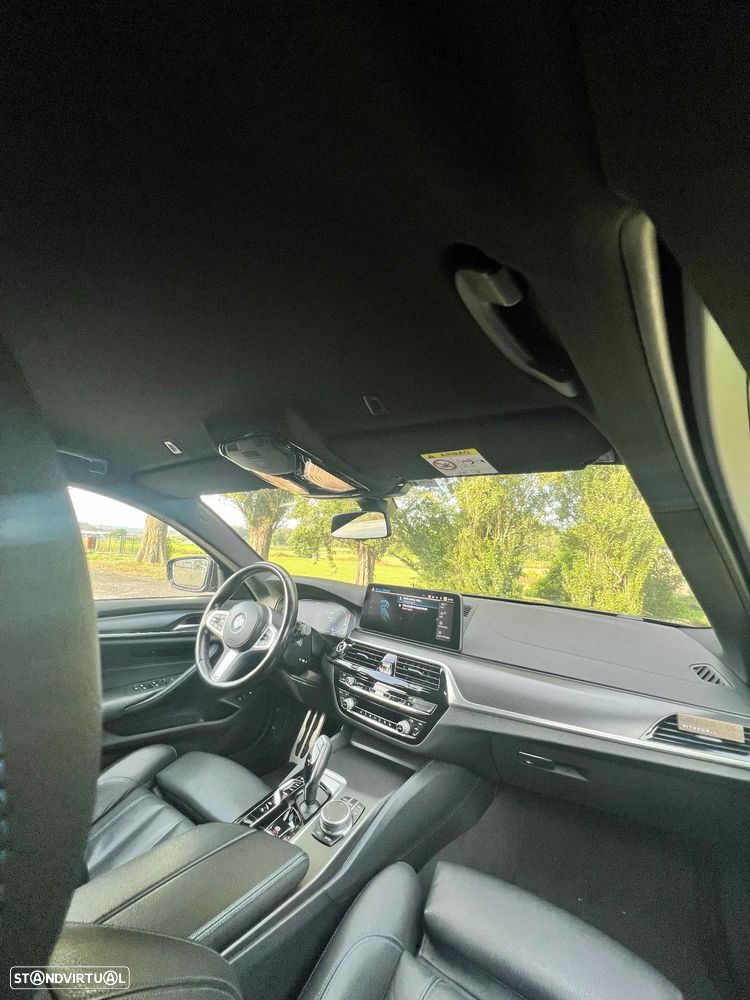 BMW 530 e Pack Desportivo M - 22