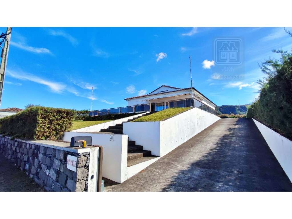 VENDA de VIVENDA - MORADIA à beira-mar, com AMPLO TERRENO, JARDIM e... - Grande imagem: 2/60