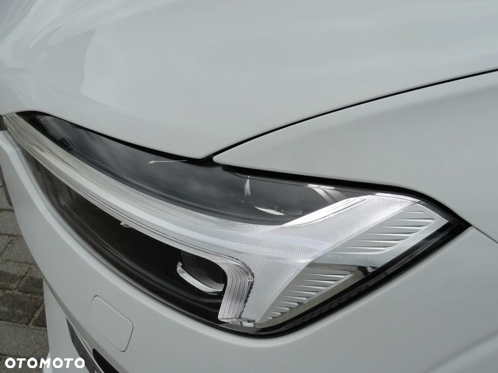 Volvo XC 60 B4 D AWD Geartronic Momentum Pro - 27