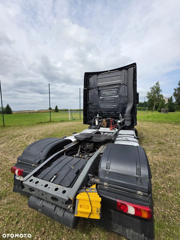 Mercedes-Benz Actros - 10