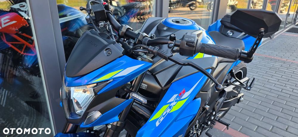 Suzuki GSX - 32