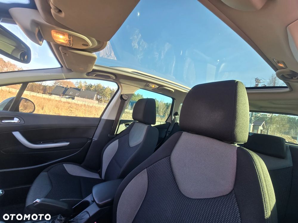 Peugeot 308 1.6 HDi Premium Plus - 15