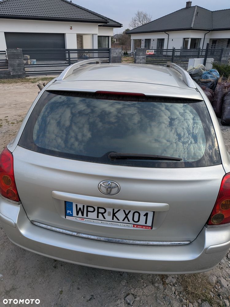 Toyota Avensis - 2