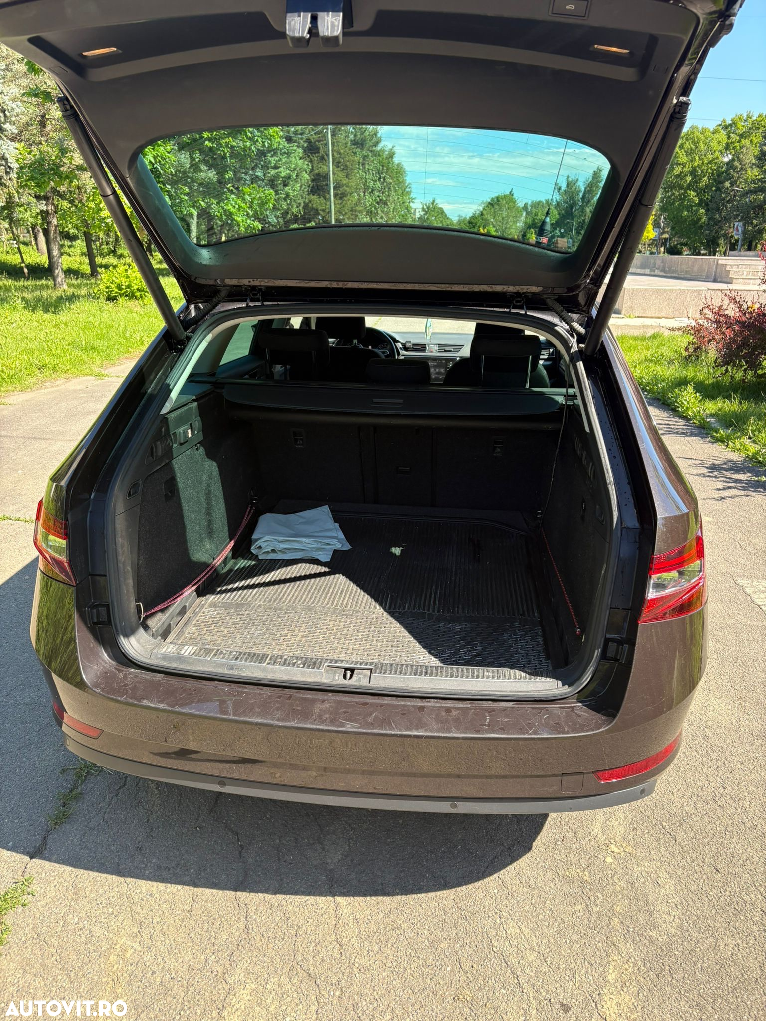 Skoda Superb Combi 2.0 TDI DSG Style - 6