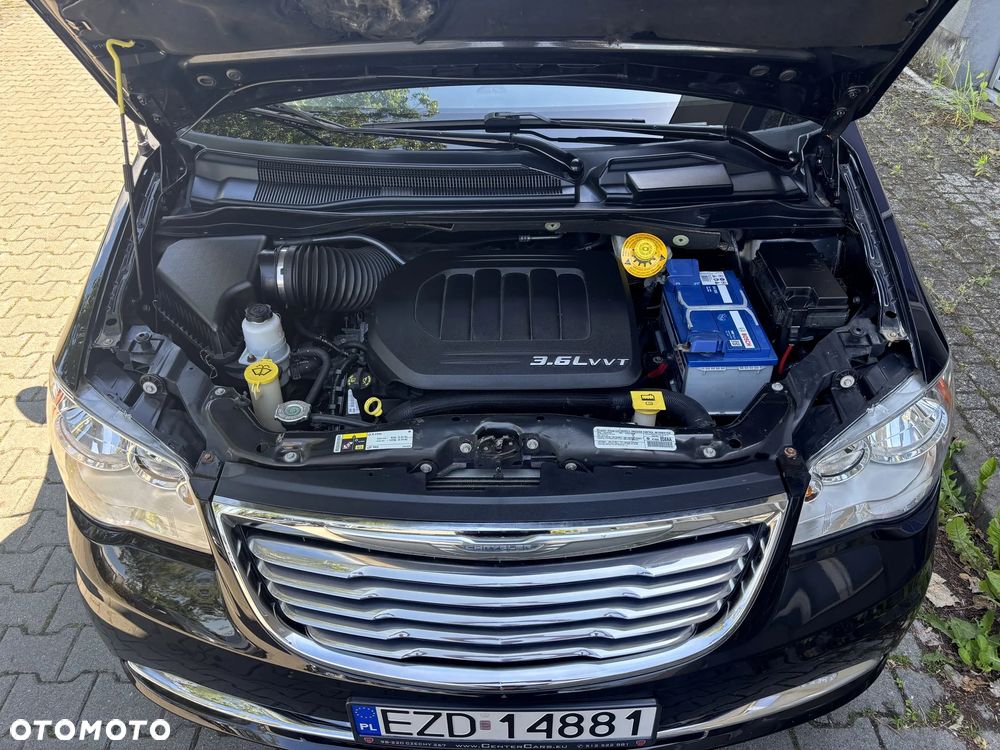 Chrysler Town & Country 3.6 Limited - 7
