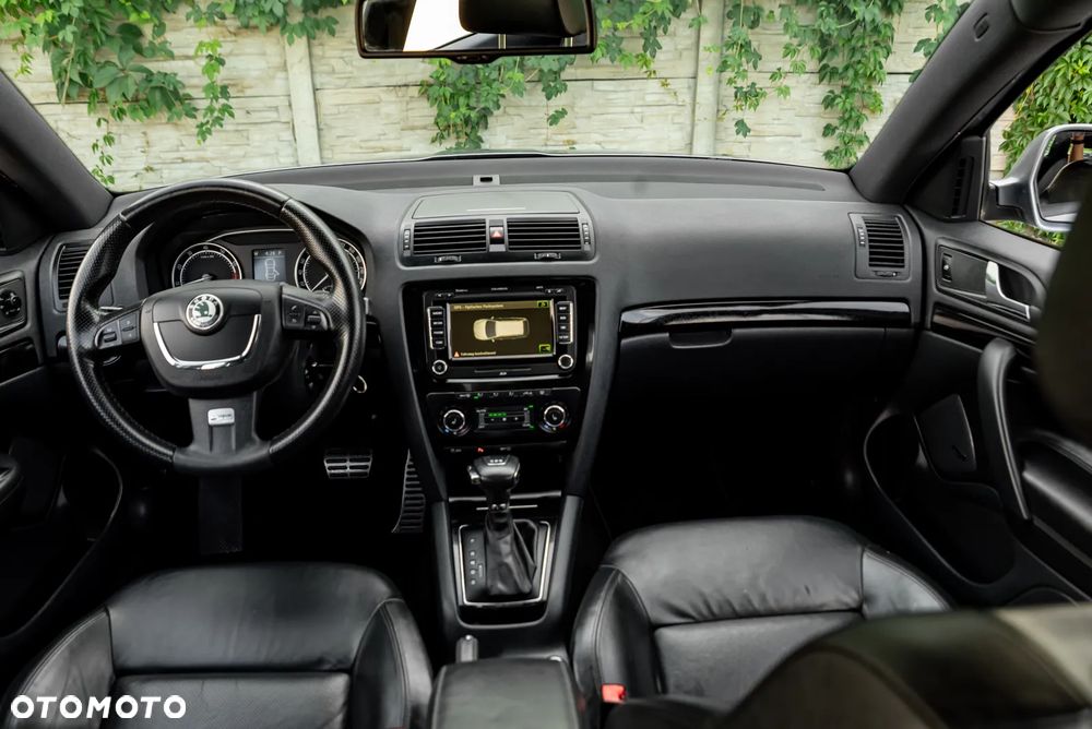 Skoda Octavia 2.0 TSI DSG RS - 29