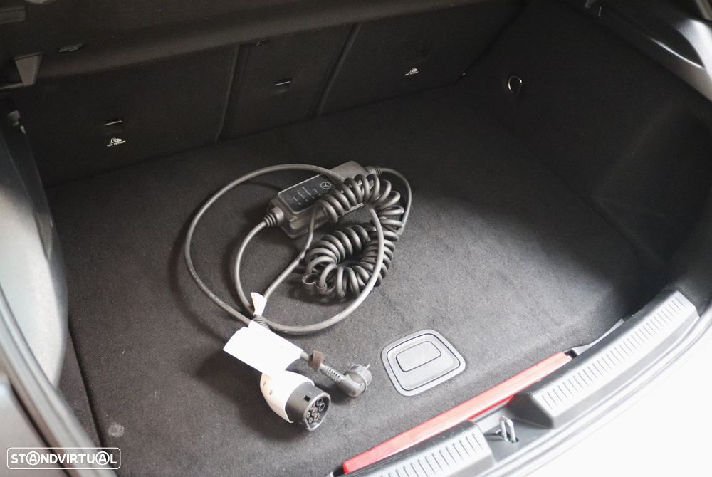 Mercedes-Benz A 250 e AMG Line - 52