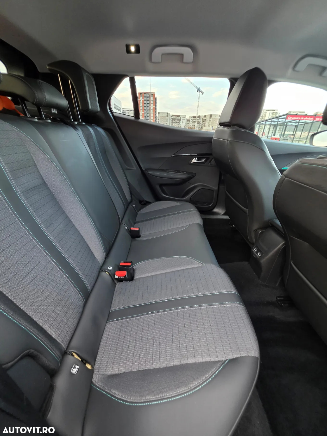 Peugeot 2008 BlueHDi 130 EAT8 Allure - 8