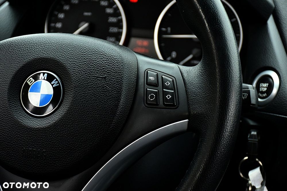 BMW X1 sDrive18d xLine - 25