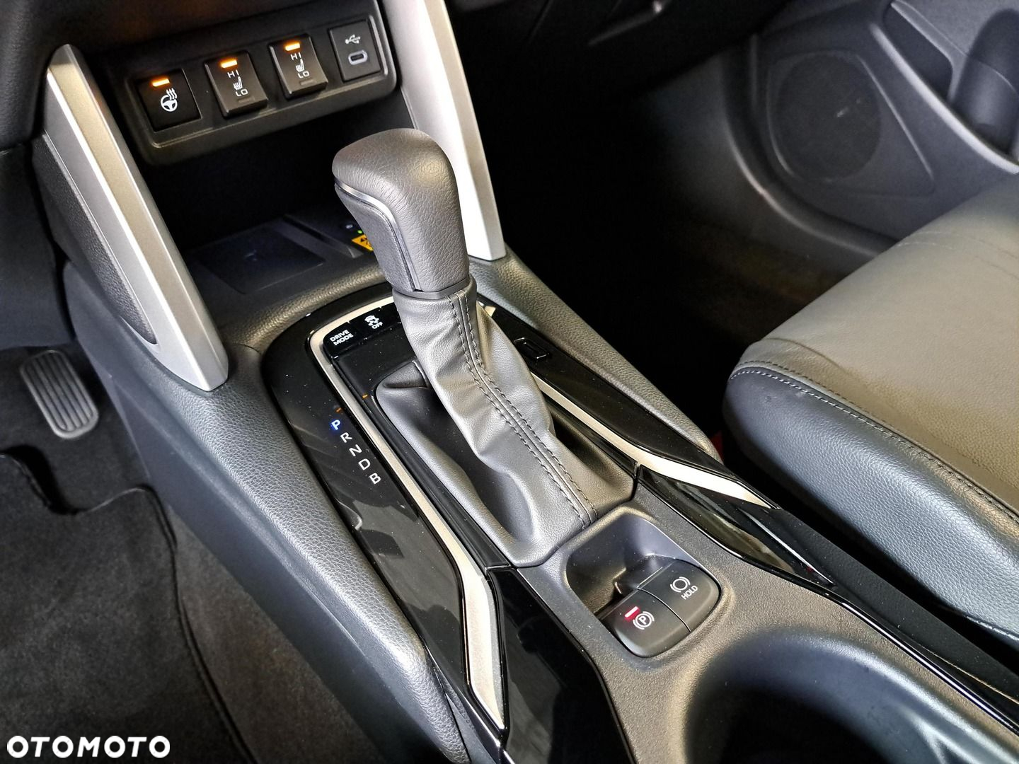 Toyota Corolla Cross 2.0 Hybrid Executive AWD - 29