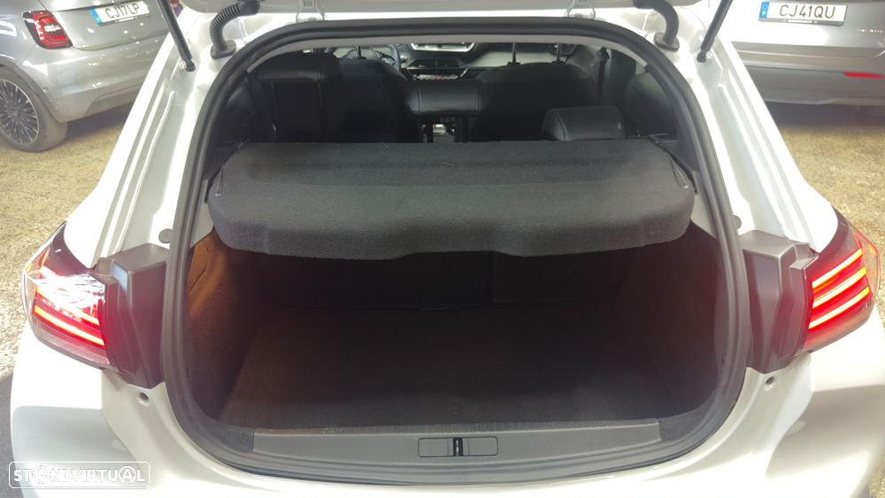 Peugeot e-208 Allure - 41