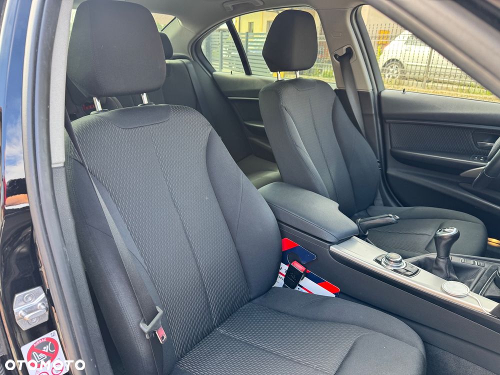 BMW Seria 3 318d Luxury Line EU6 - 16