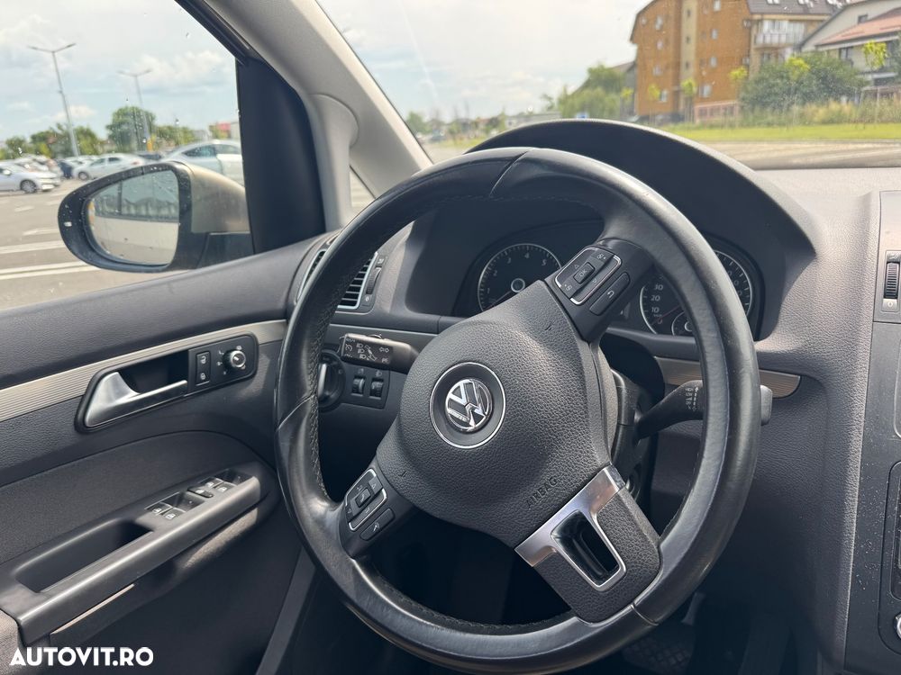 Volkswagen Touran - 6