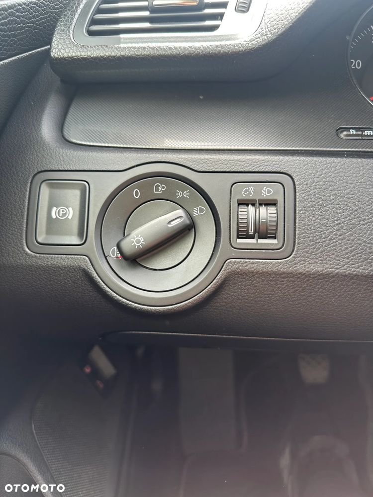Volkswagen Passat 2.0 FSI Comfortline - 12