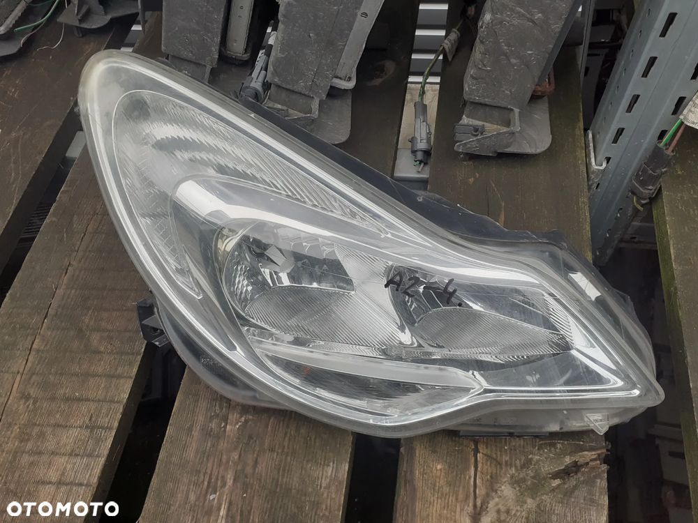 .  PRZOD PRZEDNIA LAMPA PRAWA OPEL CORSA D LIFT - 1