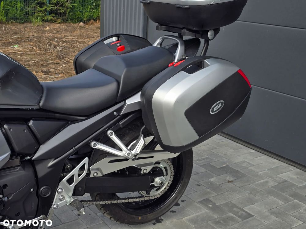 Suzuki GSX - 17