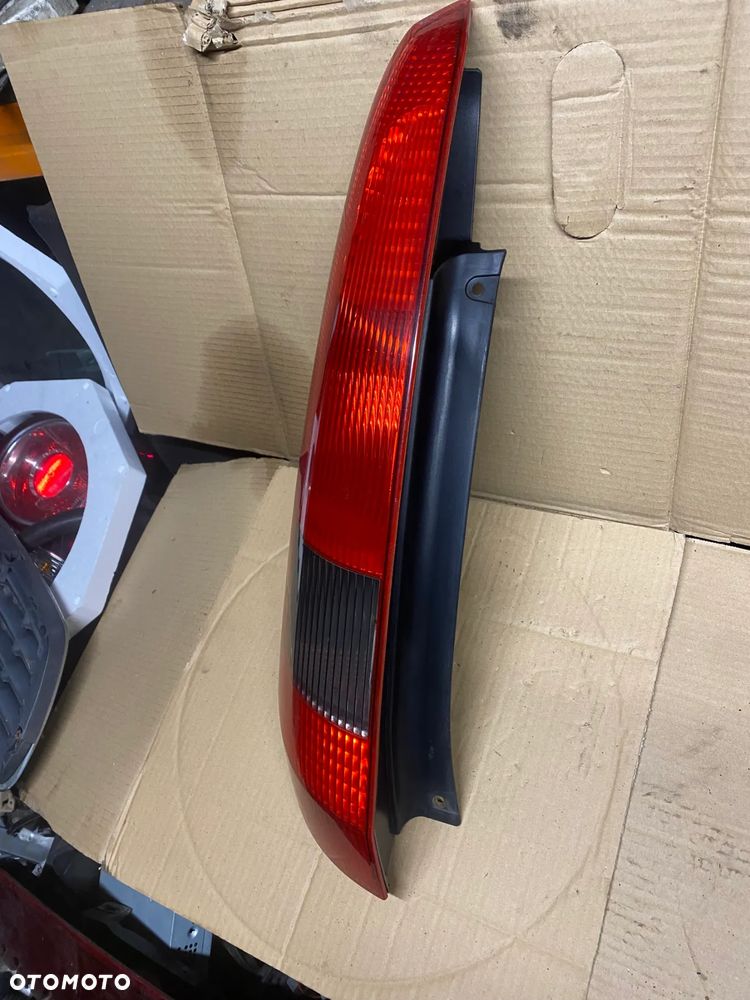 LAMPA TYLNA LEWA FORD FIESTA V 2S6113A603B - 3