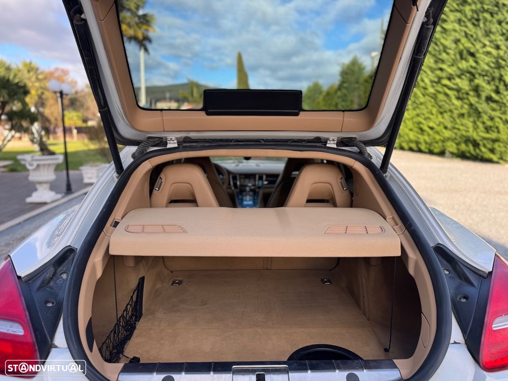Porsche Panamera 4 PDK Platinum Edition - 19