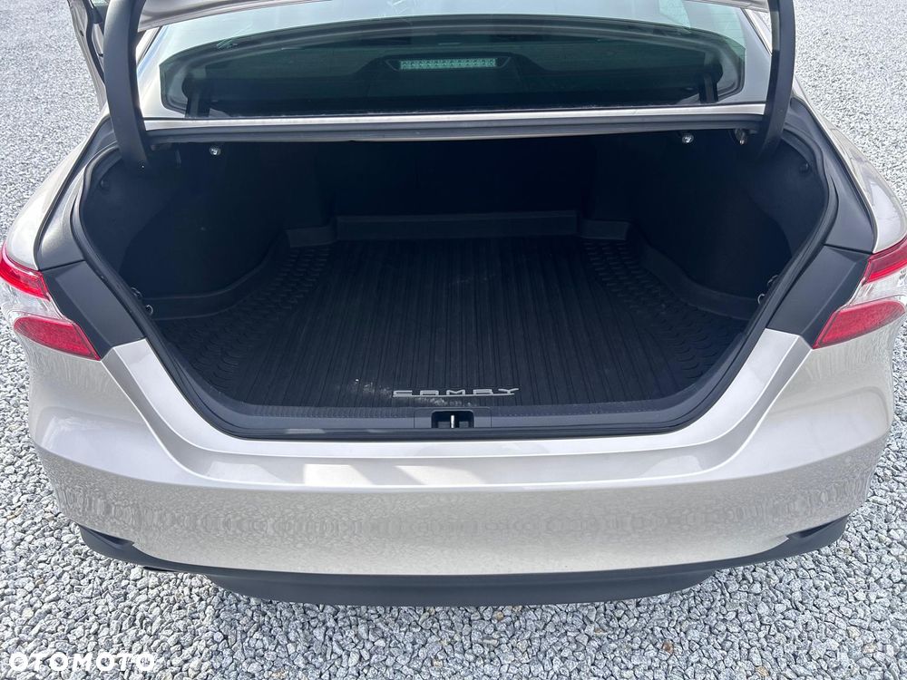 Toyota Camry 2.5 Hybrid Comfort CVT - 18